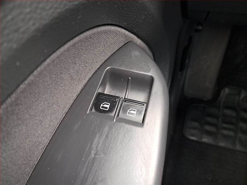 Volkswagen Caddy (2013) Maxi 2.0 TDI, 5Míst, 1Maj - fotka 15 z 17
