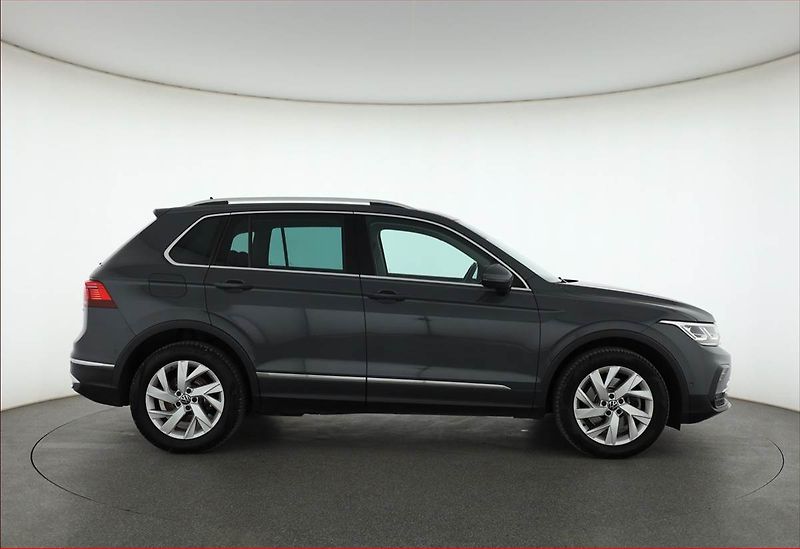 Volkswagen Tiguan (2021) Elegance 1.4 TSI eHybrid - fotka 6 z 23