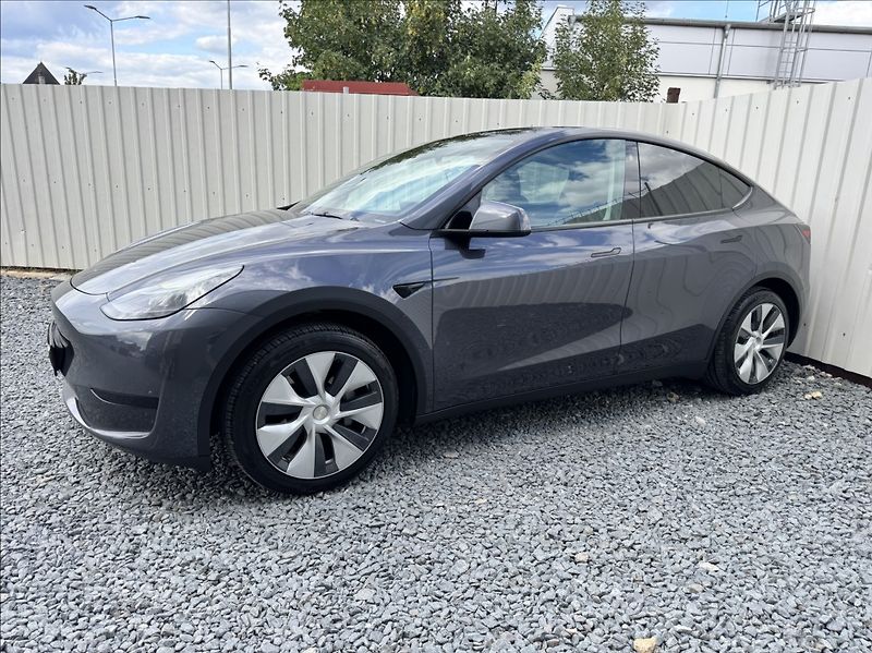 Tesla Model Y 0,0 RWD SoH 94% - fotka 3 z 50