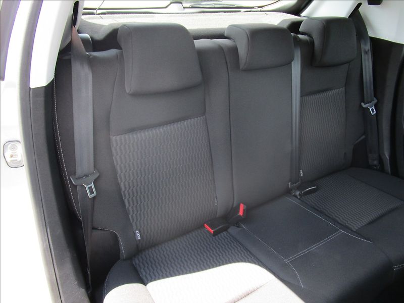 Peugeot 208 1.2i Klima, Navi - fotka 24 z 38