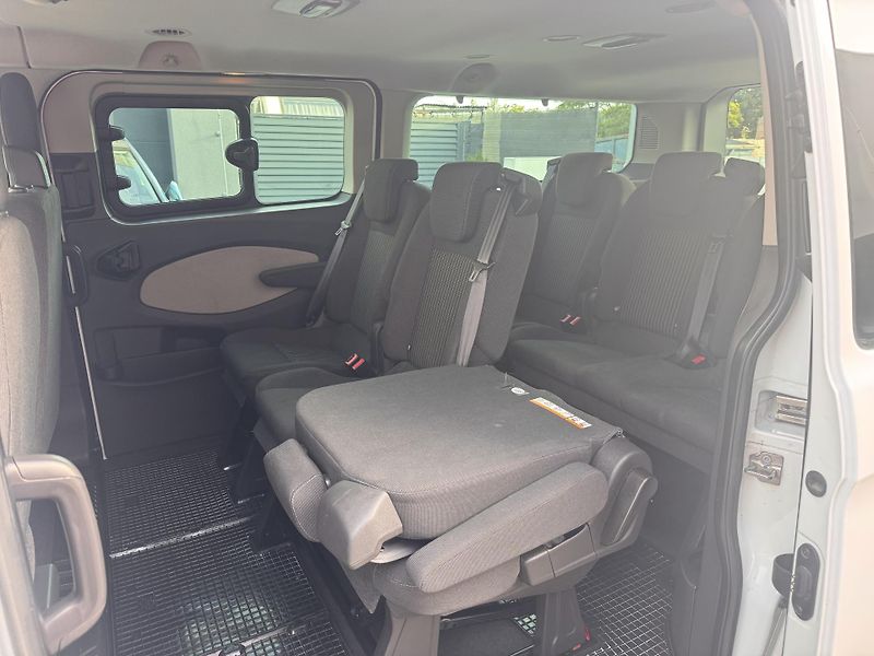 Ford Tourneo Custom 2.2TDCI 92KW L2 9.MÍST - fotka 20 z 32