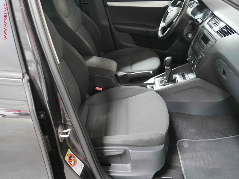 Škoda Octavia (2013) 2.0TDi, ČR, AAC, p.čidla - fotka 12 z 20