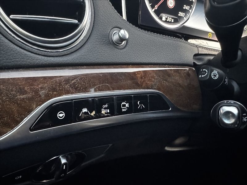 Mercedes-Benz Třídy S 500 L 4Matic AMG - fotka 25 z 28