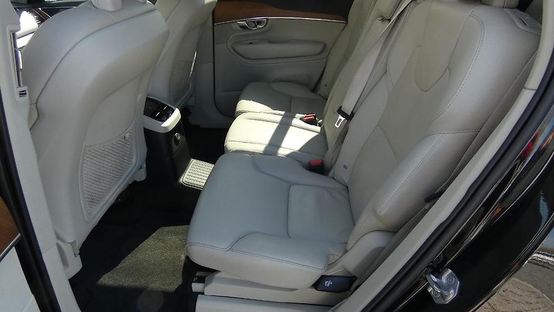 Volvo XC90 T8 AWD Recharge Inscription AT - fotka 18 z 26