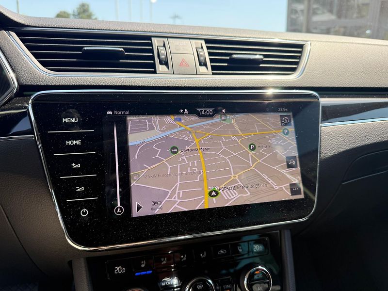 Škoda Superb L&K 2.0 TSI 140kw DSG Combi - fotka 14 z 27