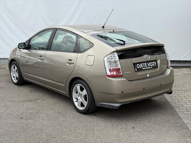 Toyota Prius 1,5 ÚPRAVA ZTP-RUČNÍ OVLÁDÁNÍ - fotka 4 z 15