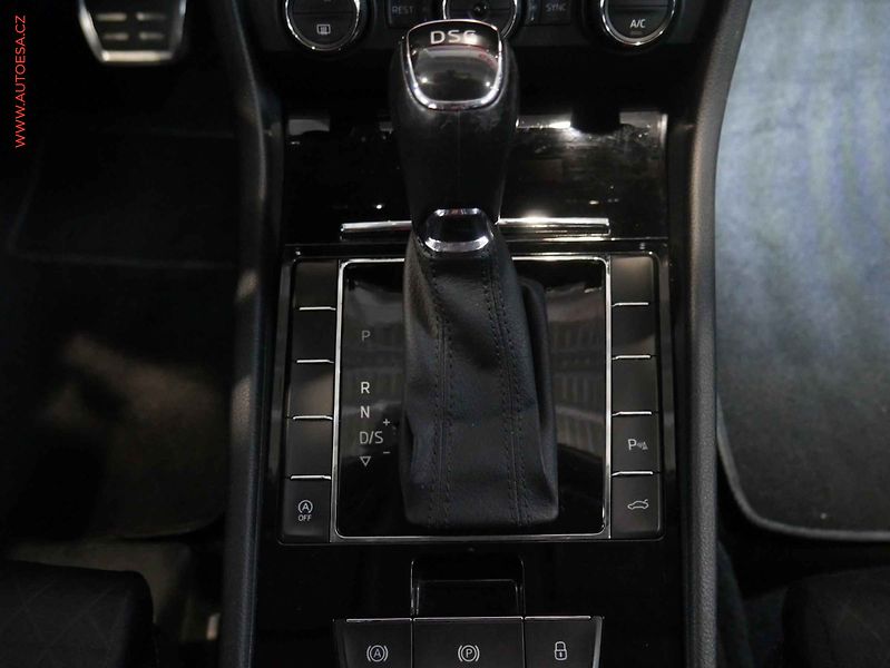 Škoda Superb (2017) 2.0 TDi, ČR, Style, DSG - fotka 14 z 19