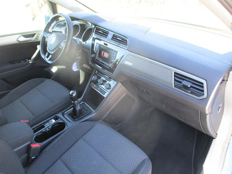 Volkswagen Touran (2016) 1.4TSi 110kW CLBMT 142tkm - fotka 29 z 47