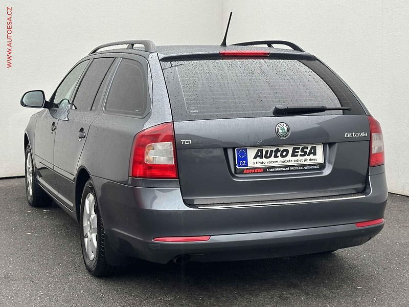 Škoda Octavia (2012) 1.6 TDi, ČR, AC - fotka 6 z 15