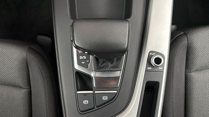 Audi A4 2.0 35TFSI S Tronic Avant - fotka 24 z 26