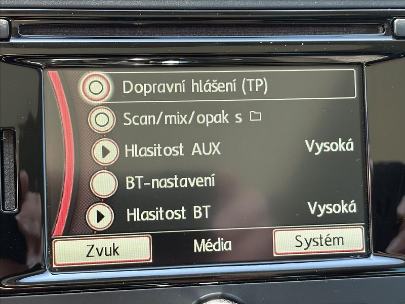 Volkswagen Passat 2,0 TDi130kW Xen,ACC,Pano,NezT - fotka 19 z 41