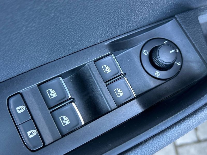 Škoda Superb (2021) kombi 2.0 TDI 7DSG 4x4 Laurin - fotka 31 z 35