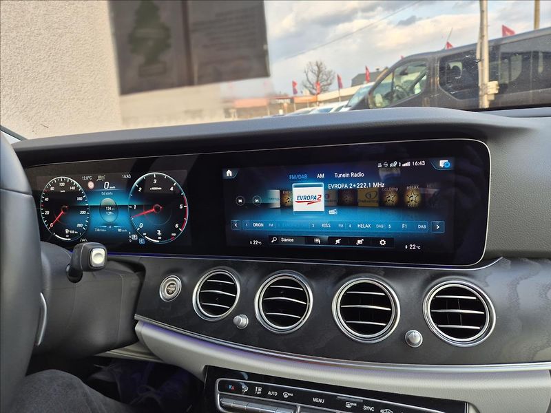 Mercedes-Benz Třídy E 3,0 400d All-Terrain 4MATIC - fotka 26 z 35