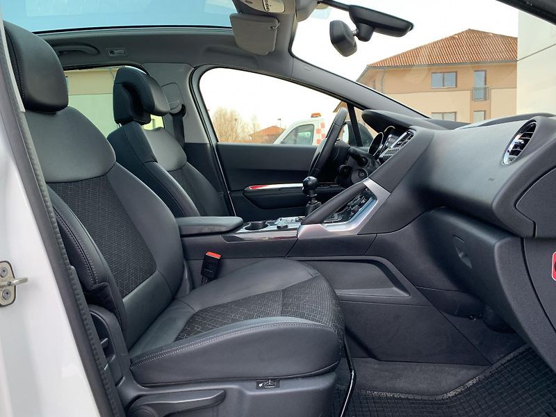 Peugeot 3008 ALLURE+ 1,6 BlueHDi 88kW - fotka 15 z 24