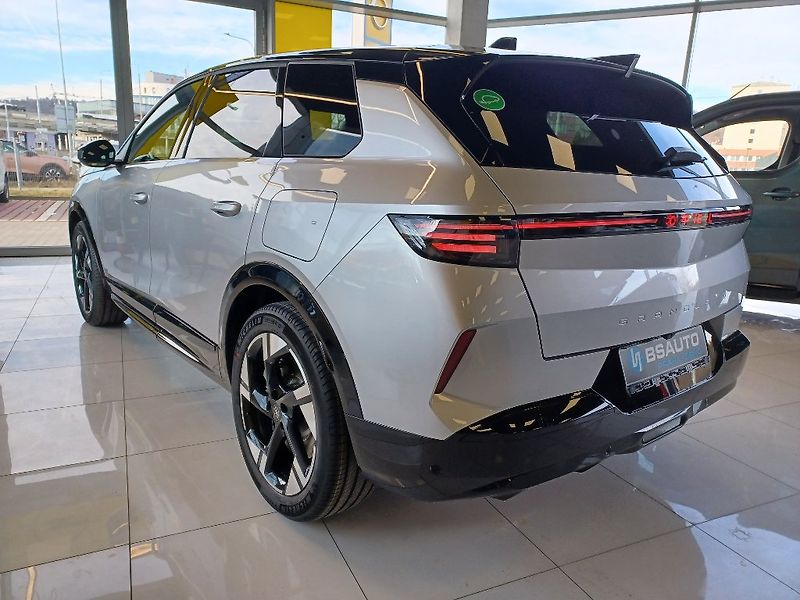 Opel Grandland Ultimate 1.6T PHEV 165kW/225k - fotka 6 z 30