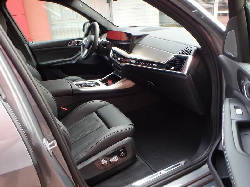 BMW X7 (2025) xDrive40d, INDIVIDUAL,xOffroad - fotka 9 z 30
