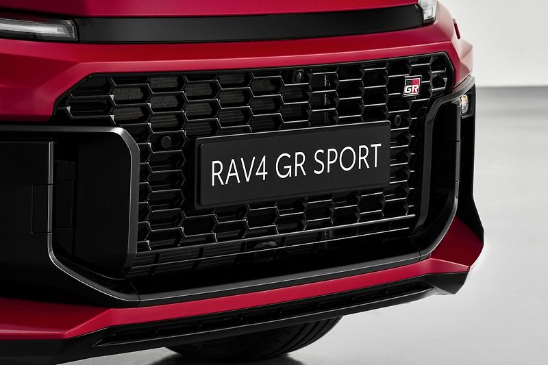 Toyota RAV4 (2026) GR SPORT 4x4 - PHEV - fotka 4 z 18