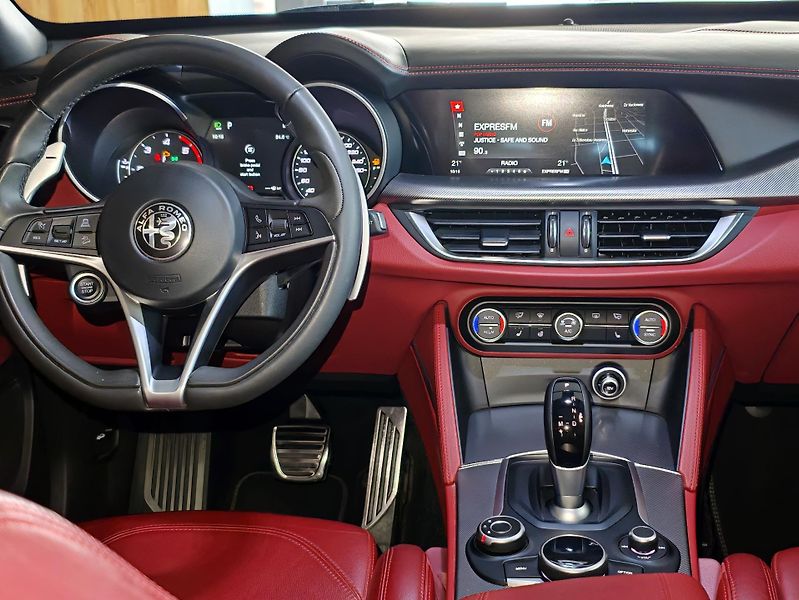 Alfa Romeo Stelvio 2,2d 154kW Q4 - fotka 22 z 38