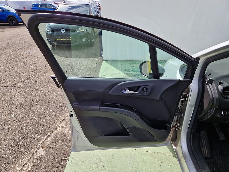 Opel Meriva 1.4 T - fotka 20 z 30