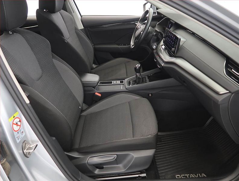 Škoda Octavia (2023) Ambition 2.0 TDI - fotka 9 z 25