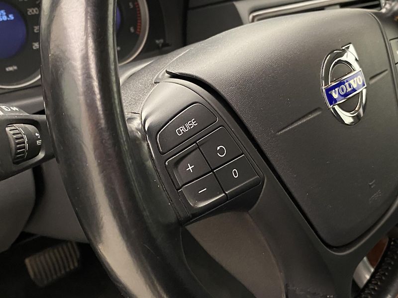 Volvo XC70 D4 AWD KINETIC AUT REZERVACE - fotka 19 z 38
