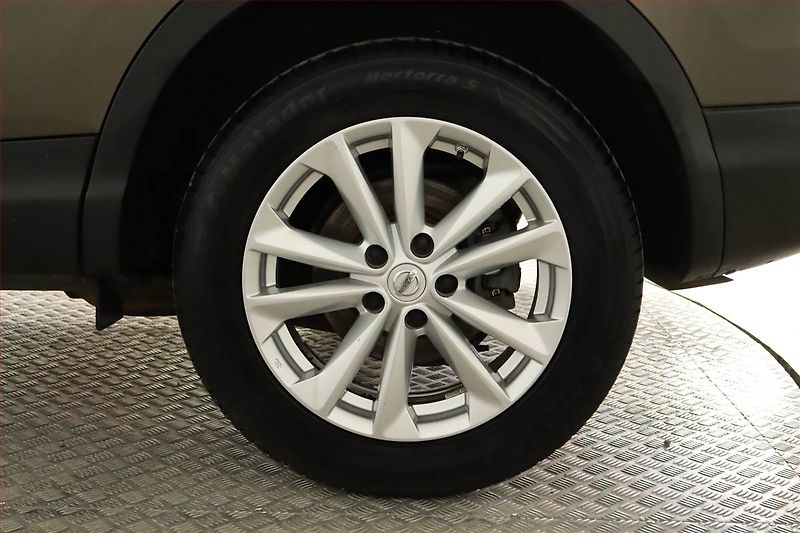 Nissan Qashqai (2016) 1.6 dCi, 4X4, Serv.kniha - fotka 15 z 25
