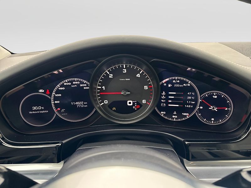 Porsche Panamera 4S - fotka 18 z 30