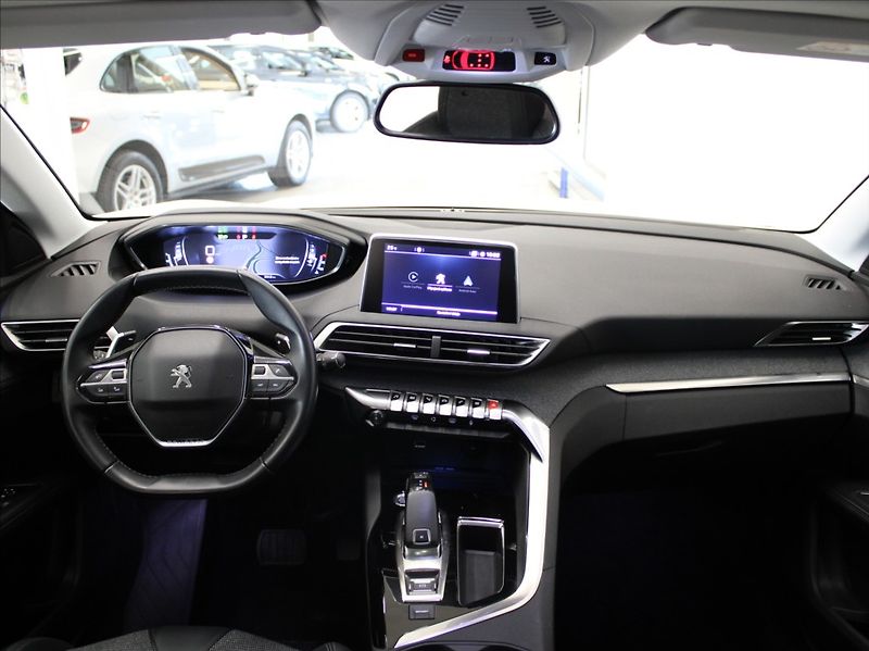 Peugeot 5008 1,5 HDi 96kW AT Allure PANO.7m - fotka 9 z 26