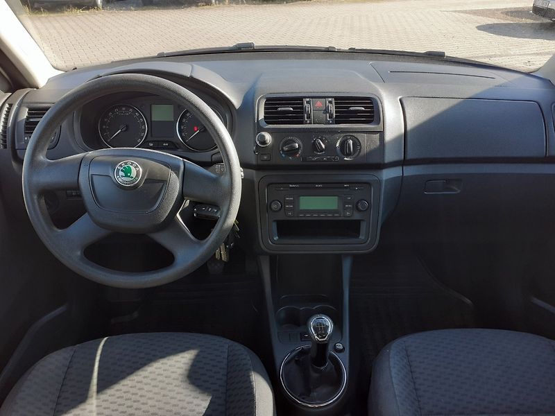 Škoda Fabia (2010) KOMBI 1.6 TDI - fotka 7 z 37