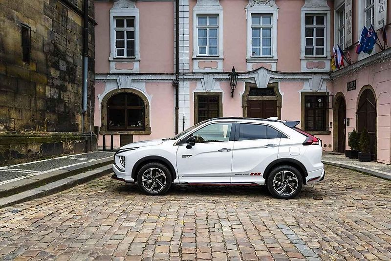 Mitsubishi Eclipse Cross PHEV (2021)