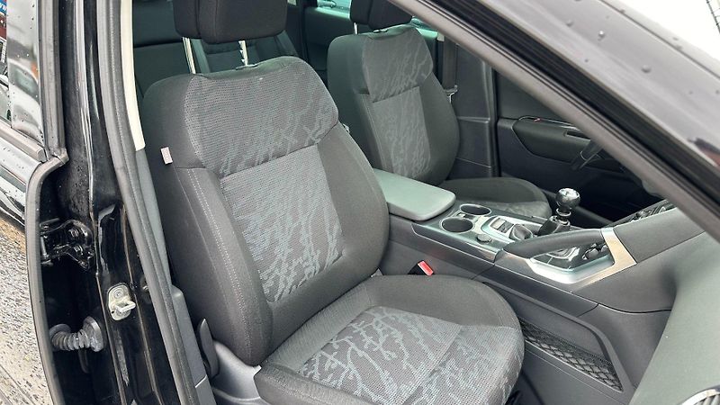 Peugeot 3008 (2010) 2.0HDi 110kW*Premium*Alu*Pano* - fotka 17 z 24