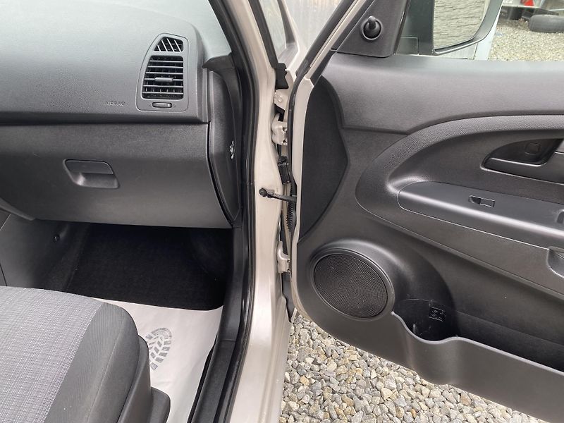 Kia Venga 1.4i 16v 90PS KLIMA SERVIS!!!  - fotka 124 z 144