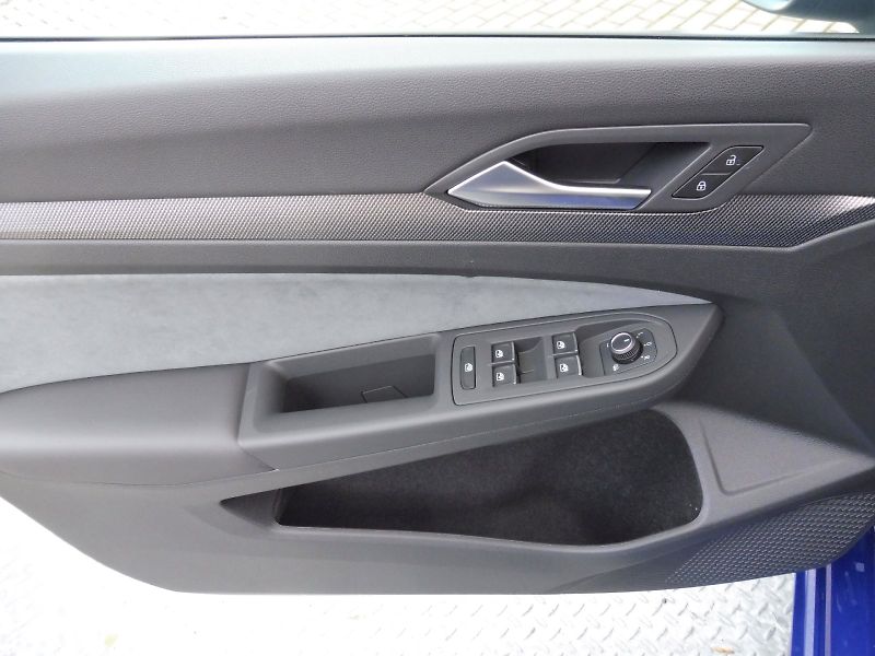 Volkswagen Golf (2026) R 2,0TSI 245 kW DSG - fotka 20 z 28