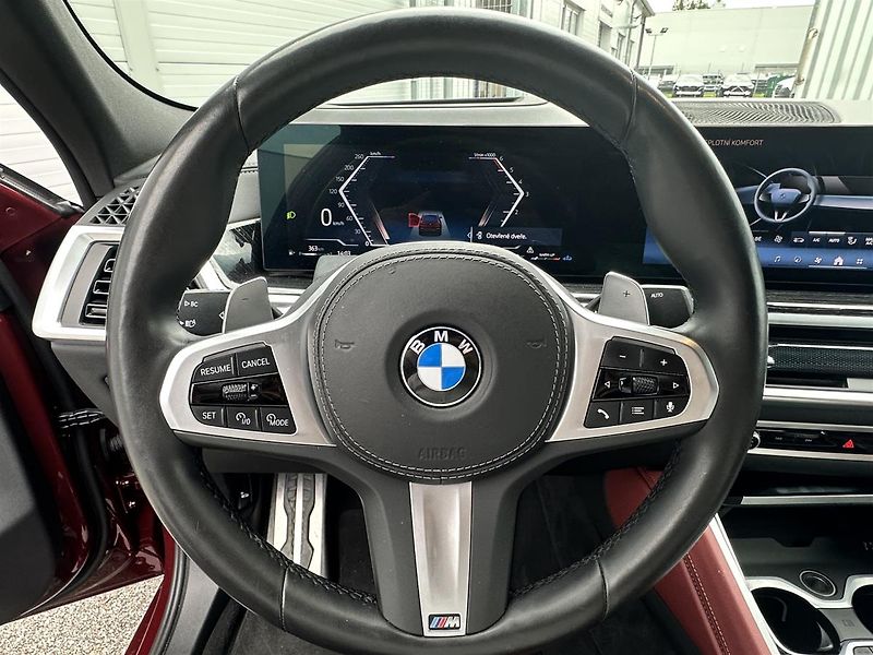 BMW X6 xDrive40d - fotka 12 z 22