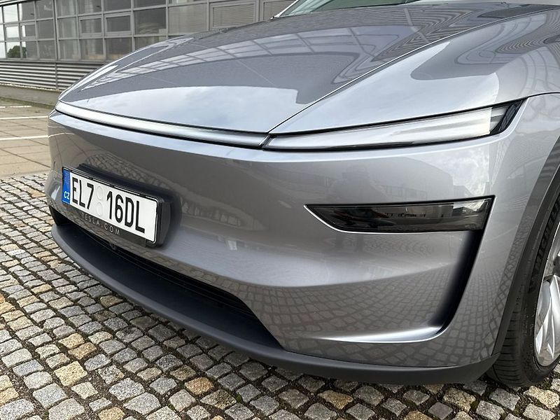 Tesla Model Y (2025) - fotka 17 z 76