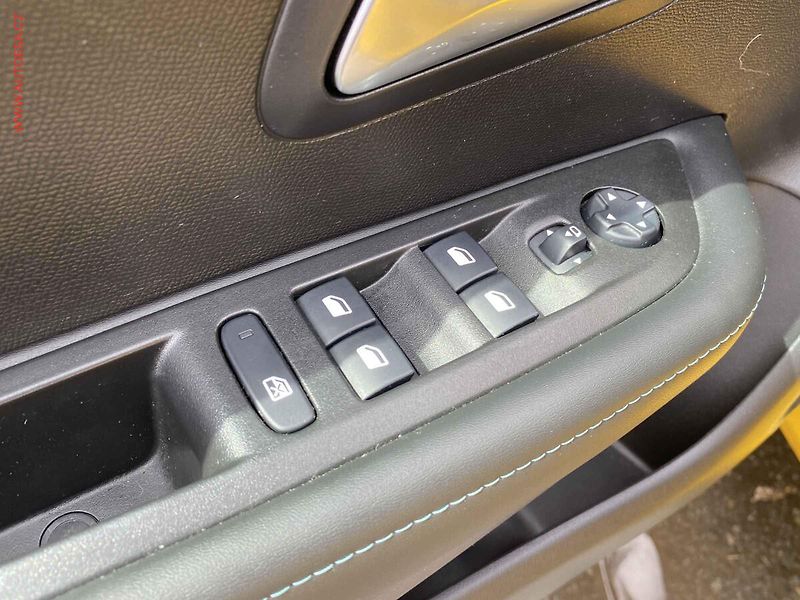 Peugeot 208 (2019) 1.2 PT, Allure, AT, kamera - fotka 13 z 17