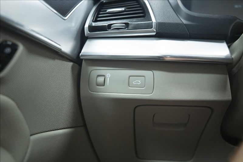 Volvo XC90 2,0 D5 AWD 1. MAJITEL ČR TAŽNÉ - fotka 28 z 44