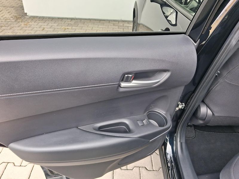 Toyota Corolla Cross 2.0 HSD e-CVT Style - fotka 20 z 21