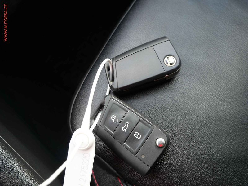 Škoda Octavia (2015) 2.0 TDi, ČR, RS, DSG - fotka 27 z 27