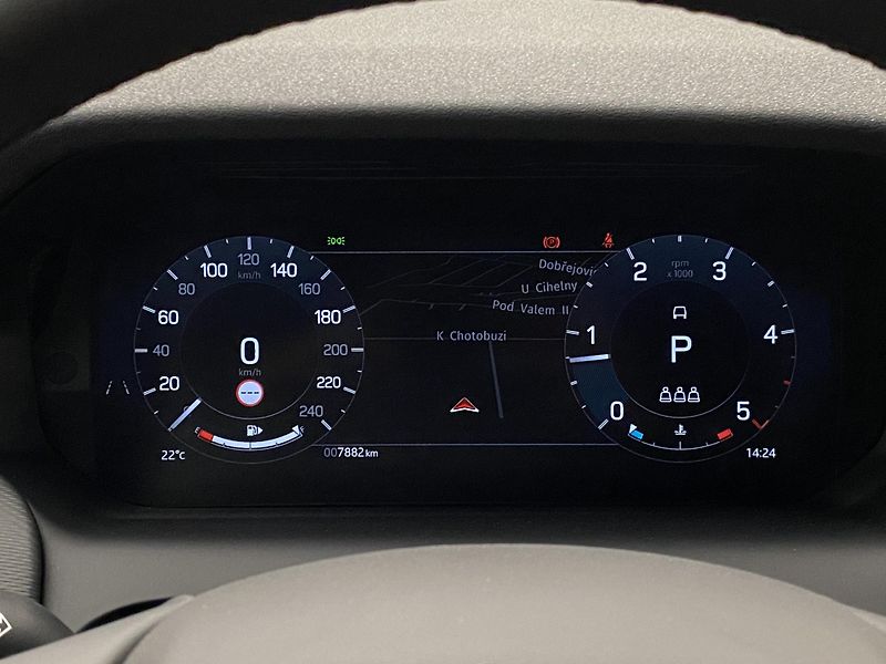 Land Rover Discovery Sport D200 DYNAMIC SE REZERVACE - fotka 32 z 53
