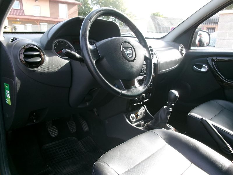 Dacia Duster 1,6 16V KLIMA 4X4 PRESTIGE  - fotka 24 z 28