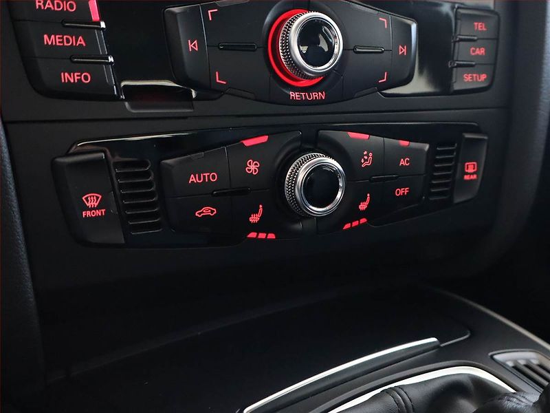 Audi A4 (2013) 1.8 TFSI, ČR,1.maj, Bi-Xenony - fotka 16 z 19