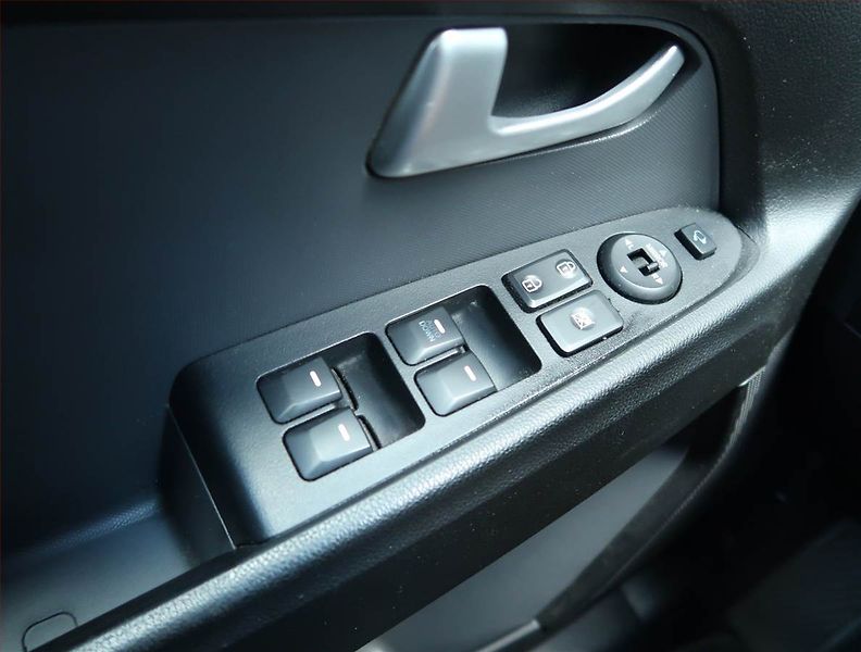 Kia Sportage (2011) 2.0 CRDi, 4X4, Automat - fotka 16 z 16
