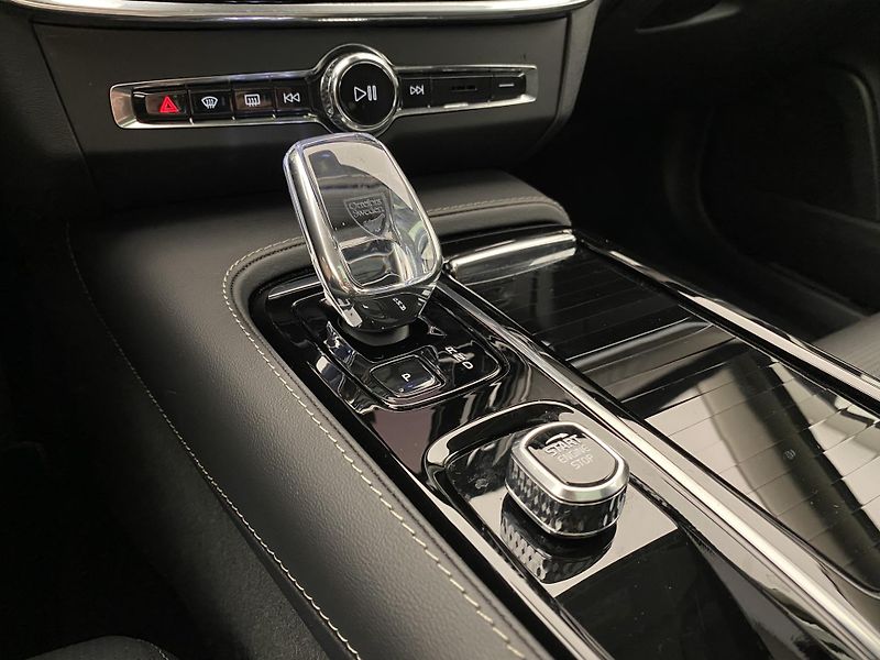 Volvo V90 T8 AWD RECHARGE DARK ULTRA CZ - fotka 27 z 69