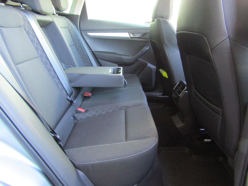 Škoda Karoq AmbitionPlus Drive 125let 1.6 - fotka 26 z 29