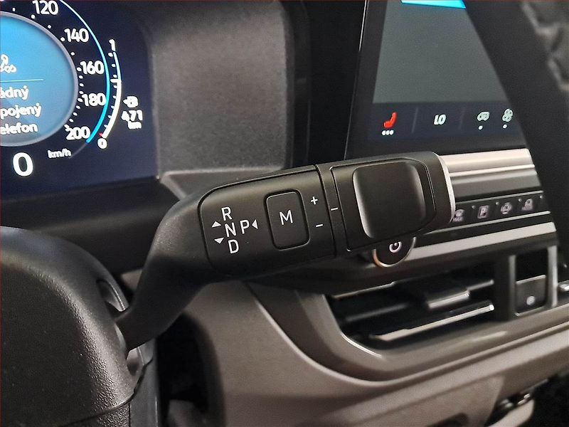 Volkswagen Caravelle (2025) 2.0 TDI 4Motion - fotka 13 z 27