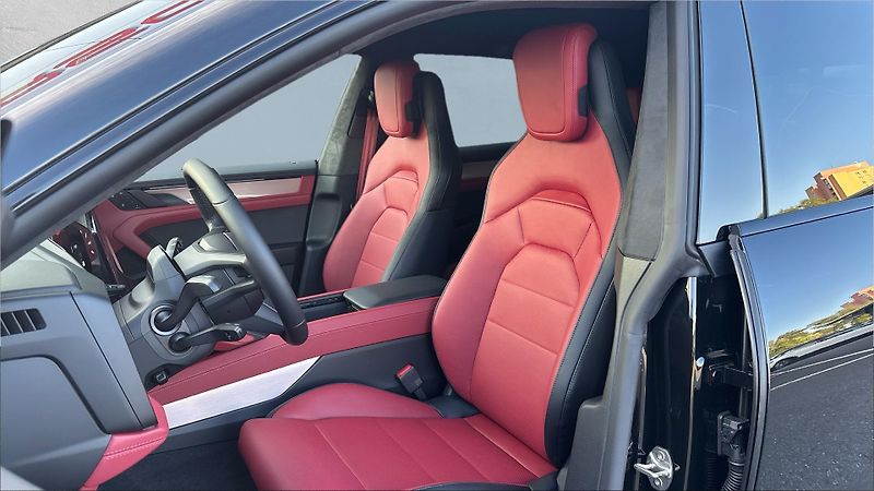 Porsche Cayenne Turbo Electric - fotka 16 z 25