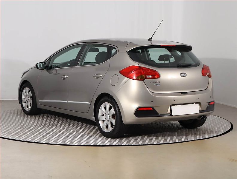 Kia Ceed (2013) 1.6 GDI, Serv.kniha, Tempomat - fotka 4 z 18