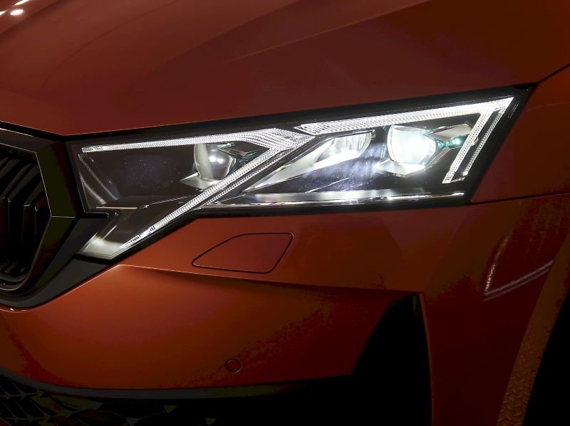 Škoda Octavia (2026) SPORTLINE 2.0TDI DSG CANTON LE - fotka 10 z 44
