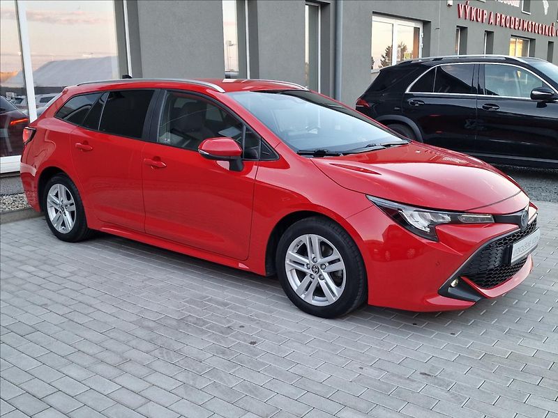 Toyota Corolla 1.8 Hybrid Comfort, ČR,1.Maj. - fotka 2 z 46